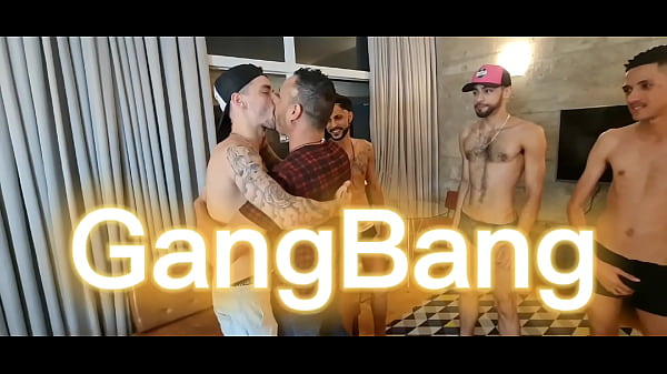 GangBang Bareback com Kadu Ventri, Euerickdiaz , Aventureiro, Vittor Lamborghini, Vigário e Bruno Donato amigos dotados fudendo passivo guloso
