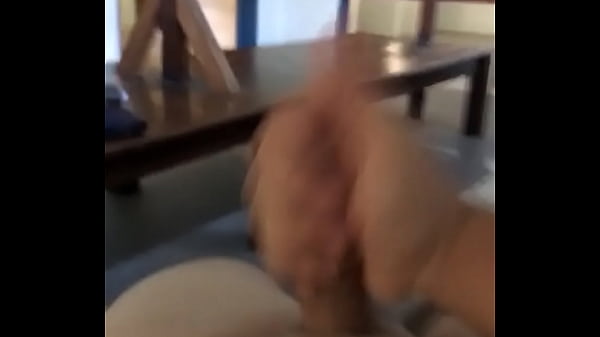 Me hago a paja en vestuario