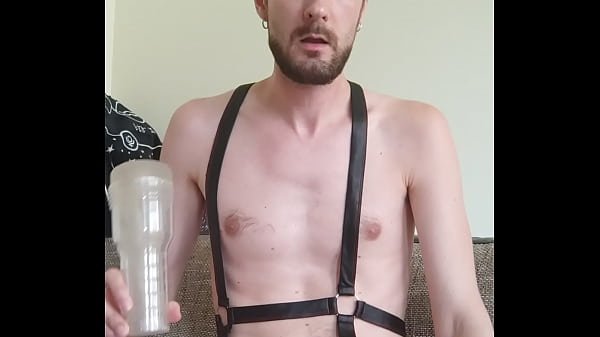 Pumping the penis with a fleshlight