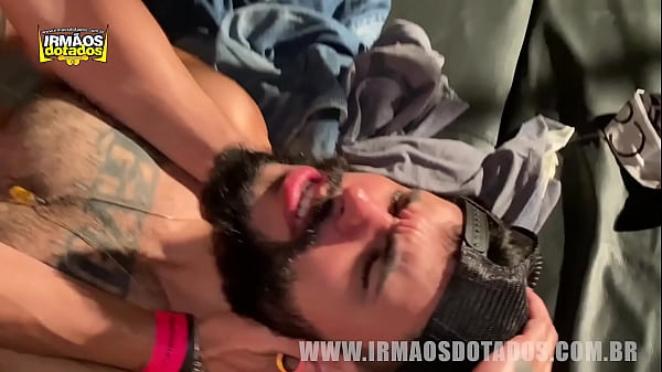 SURUBÃO IRMÃOS DOTADOS NO SEX BOX