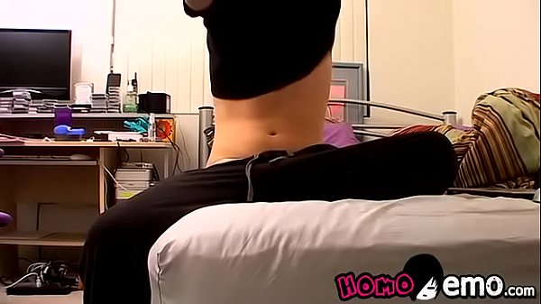 Tattooed twink Austin Lucas jacking off in the fleshlight