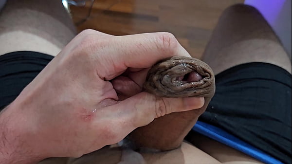 TIRANDO LEITE DO MEU PENIS APOS GOZAR