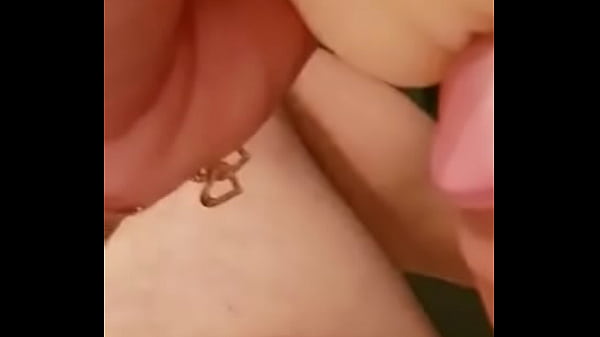 BATENDO UMA COM MEU BRINQUEDO