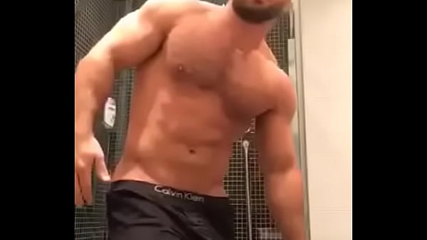 Beijinho na bunda (kiss tattoo ass)