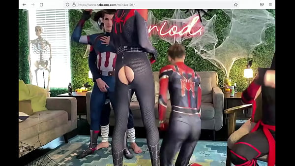 cosplay gay kerels in sexy outfit, ferme kerels zijn erg geil, doe je me ze mee?