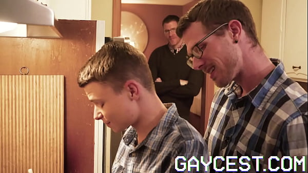 GAYCEST – Little Austin Young banged by daddy in wild threeway