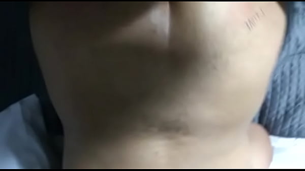 Gordinho virgem é arrombado.