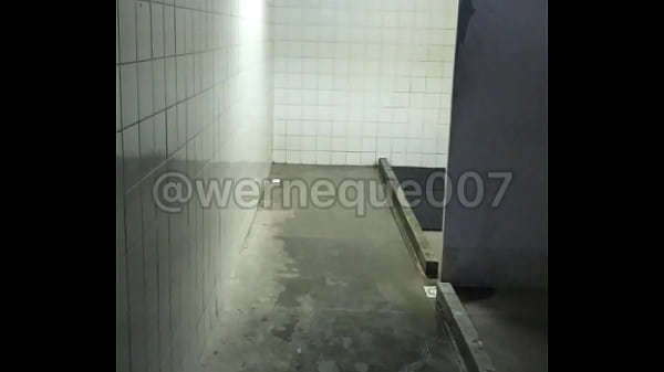 Mamando casado no vestiário do clube