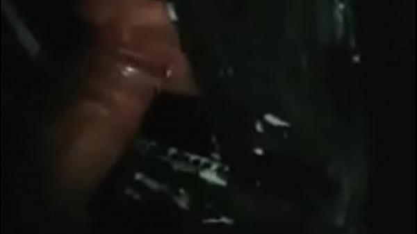 Me la mama en glory hole