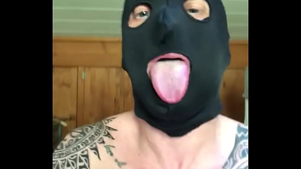 Mec masqué suceur à exploiter