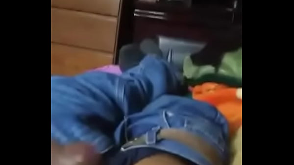 MEXICANO CALIENTE SE PAJEA PARA BOTAR SU LECHE