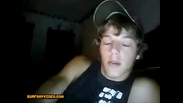 SCRUFFY GUY WANKS IT