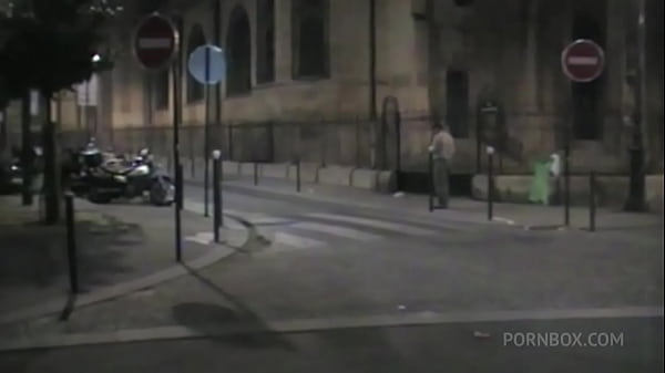 Slut fucked by 2 tops boys in discret backroom