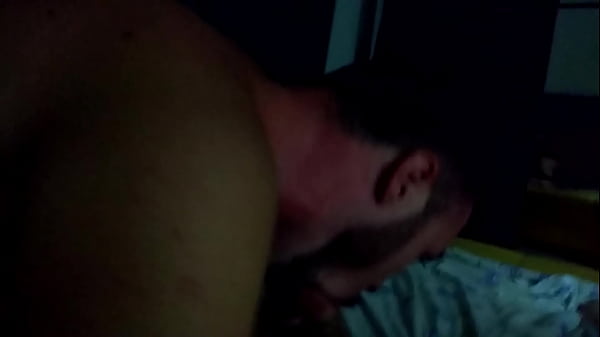 Tatuado mamando até ganhar leitinho