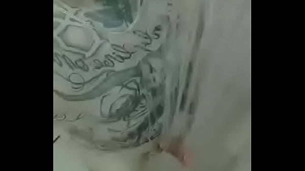 Tatuado no banho part3
