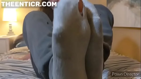 The Enticr Fucks Fleshlight While Showing Size 13 Feet