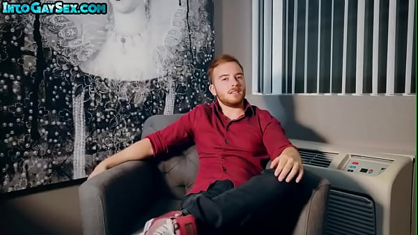 White nympho bottom anally fucks BBC gay in missionary