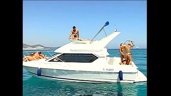 Yummy muscled hunks gather to pump their holes in hot outdoor orgy