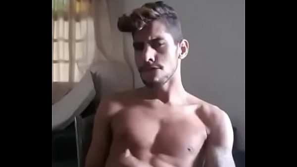 Hetero muestras su gran verga a gay