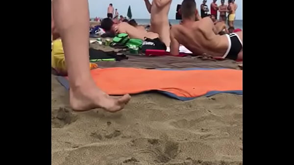 Foda na praia de nudismo gay