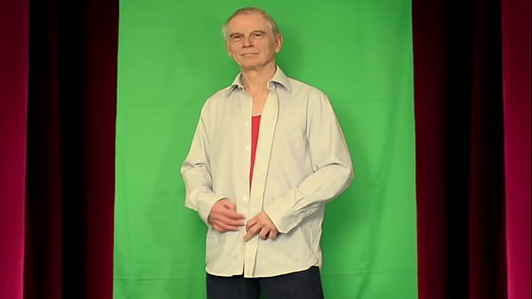 Smart male stripper does a full monty striptease!