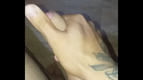 Novinho gostoso tatuado