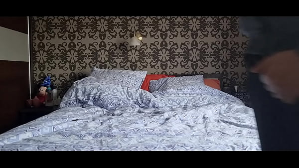 Gay amateur does a cumshot in a condom