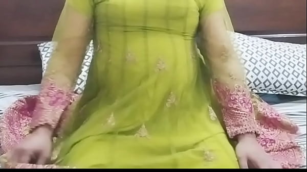 SANA CROSSY IN BRIDAL DRESS DILDO ASS