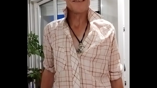 Streaptease collant batifole à la fénetre