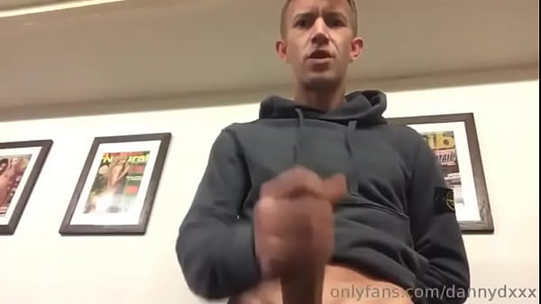 Britain bisexual man has a big long dick and he doesn’t want to be daddy