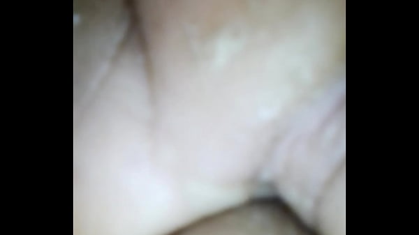 Mostrando mi hermoso culo ya que pide a grito un gorro bien delicioso