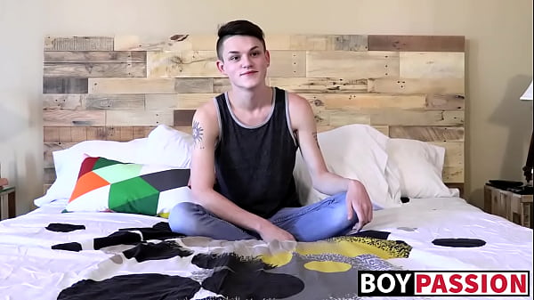 Inked twink dildos his ass and jerks off until he cums hard