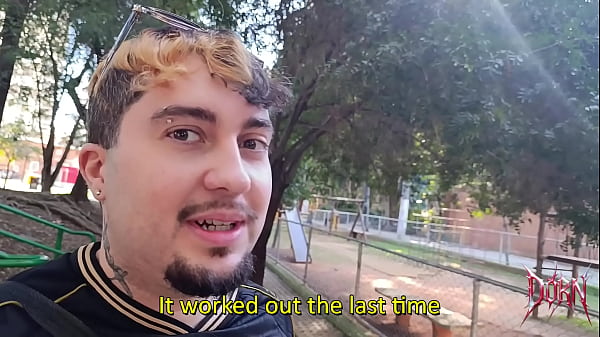 Vi o magrinho treinando no parque e paguei pra ele fuder meu cuzinho (COMPLETO NO RED)